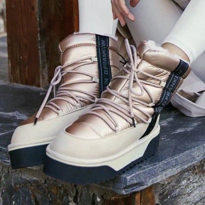 SNOW BOOTS