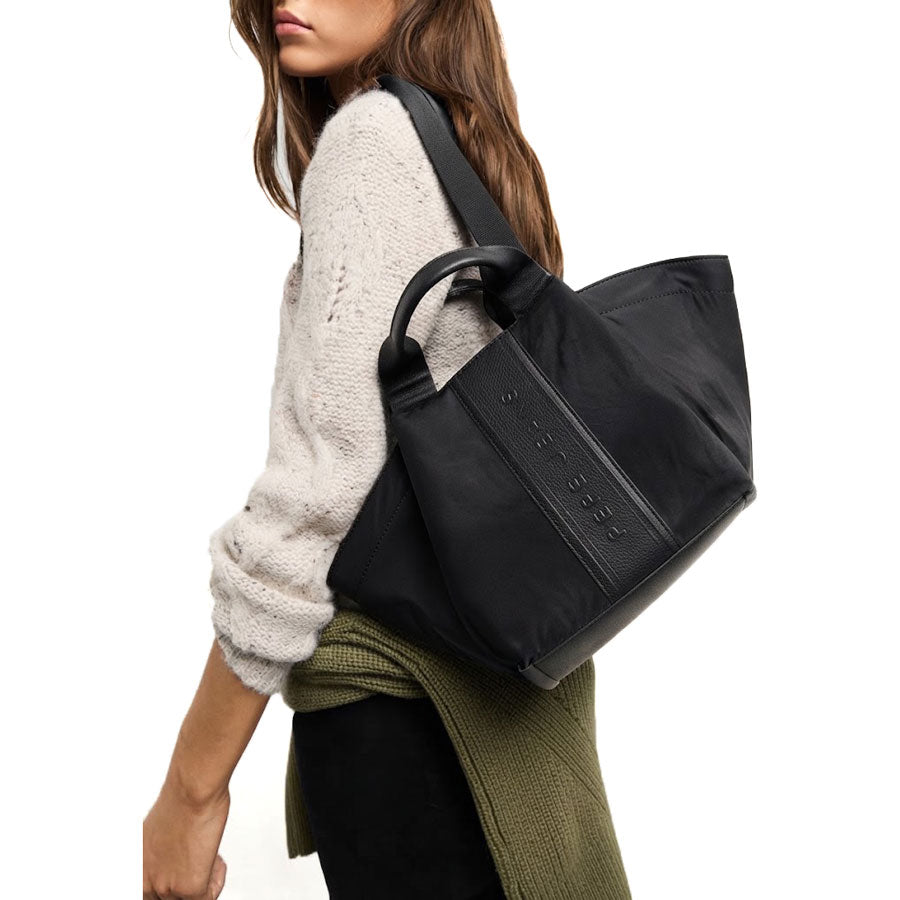 Pepe Jeans μαύρη τσάντα ώμου PL0300209